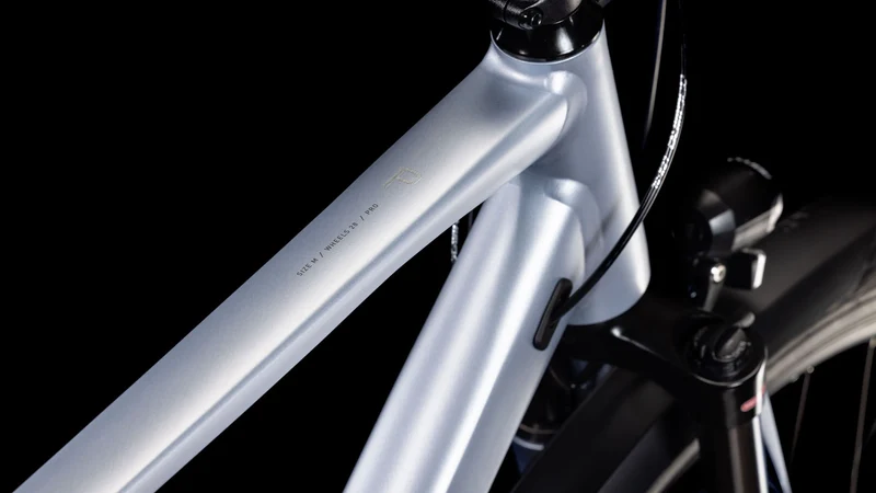 Cube Kathmandu Pro silverblue´n´grey